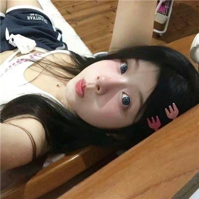 火车上的女士 封面